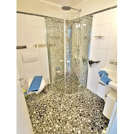 With 1 Bedroom * מאסהולם